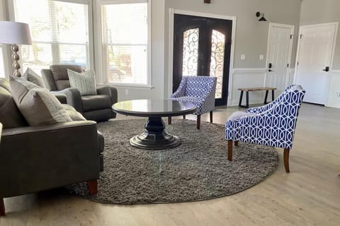 Laid Back Lake Life by AvantStay Waterfront View Casa in Mooresville