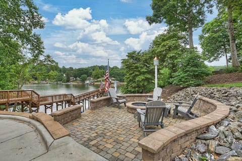 Butler Bliss by AvantStay Private Dock Views House in Sherrills Ford