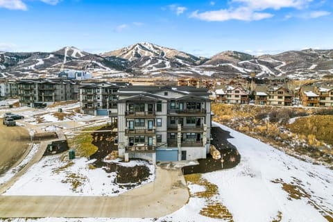 All Seasons, A Ski-to-shore Chalet At Deer Valley Maison in Jordanelle Reservoir