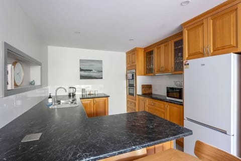 Cosy Unit With a Sea View Condo in Burnie