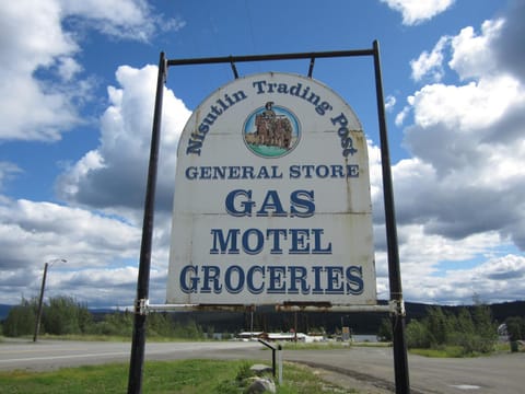Nisutlin Trading Post Motel Motel in Yukon