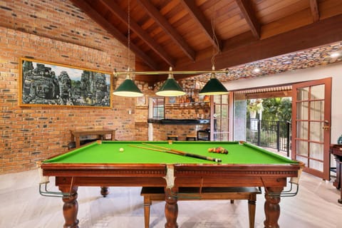 Spacious 4-Bed Hinterland Luxury Escape with Pool House in Mudgeeraba