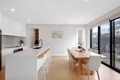 Dining area, kitchen