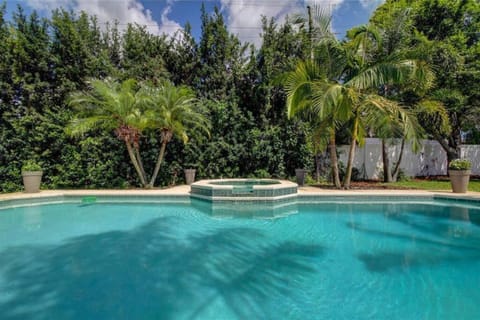 Palm Lagoon Clearwater - 3 bedroom Resort House with heated pool & SPA House in Largo