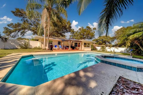 Palm Lagoon Clearwater - 3 bedroom Resort House with heated pool & SPA House in Largo