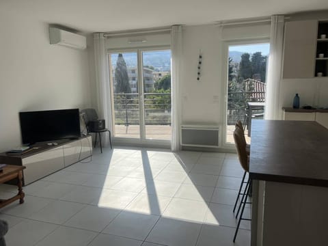 Appartement T3 climatisé avec terrasse à La Ciotat – Idéal pour 4-5 personnes, proche du Vieux Port - FR-1-770-4 Apartment in La Ciotat