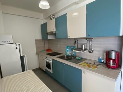 Appartement Cosy à 10m de la Plage - Tout Équipé, Parking Gratuit, 4 Pers. - FR-1-770-12 Apartment in La Ciotat