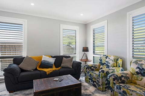 Chic And Cosy - Nelson Holiday Home House in Nelson