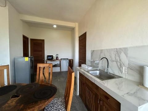 Kitchen or kitchenette, Dining area, minibar