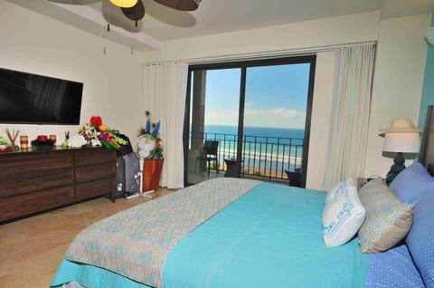 Jaco Beach Front Condo in 5-star resort! Aparthotel in Jaco