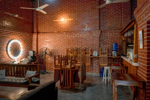 Dining area, fireplace