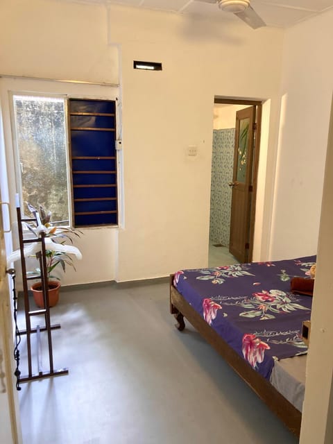 The Drop In Madiha I Double Bedroom with private Bathroom Bed and Breakfast in Kamburugamuwa