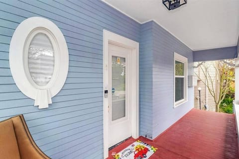 Victorian Villa: Interns or family Villa in Fremont