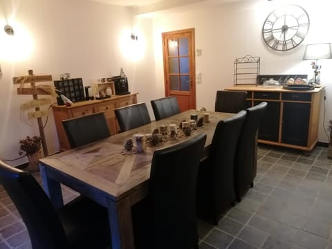 Coffee/tea facilities, Food and drinks, Dining area, Food, Breakfast