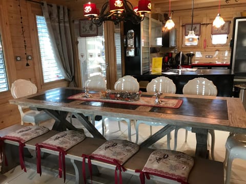 Kitchen or kitchenette, Dining area, Communal kitchen