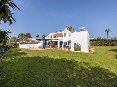 Splendid Carvoeiro Villa - 6 Bedrooms - Casa Sacha - Short Drive to Centre - Great Pool Area Villa in Carvoeiro