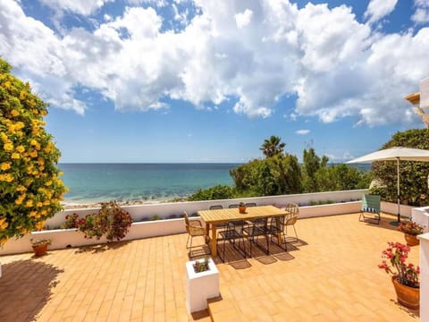 Majestic Oceanfront Retreat - 4 Bedrooms - Fantastic Frontline Location - Direct Access To The Sea And Beach - Praia da Luz Villa in Luz