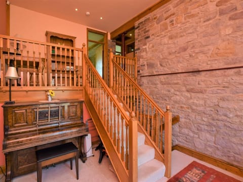 4 Bed in Whaley Bridge PK534 House in High Peak District