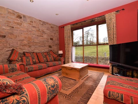 4 Bed in Whaley Bridge PK534 House in High Peak District