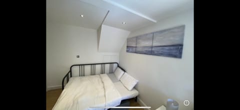 Lovely one bedroom flat in Hendon Condo in Edgware
