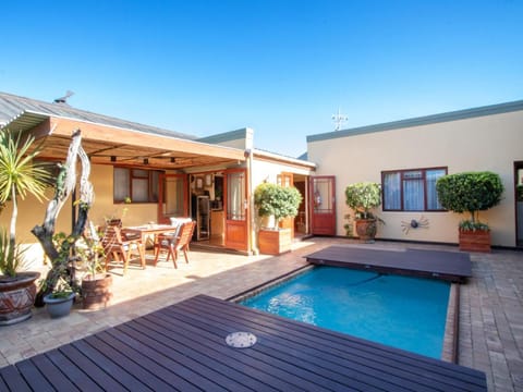 Dai Heka Guest House Bed and Breakfast in Cape Town