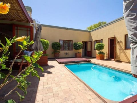 Dai Heka Guest House Bed and Breakfast in Cape Town