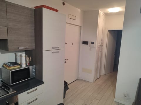 Kitchen or kitchenette, oven, stove