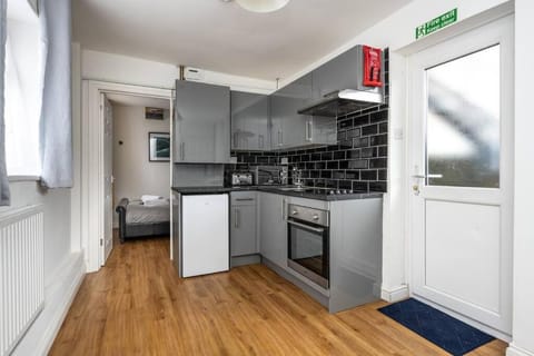 Neath Road - Flat 1 Apartment in Swansea