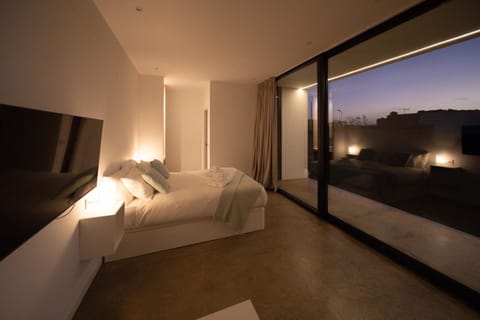 Bed, TV and multimedia, Photo of the whole room, Evening entertainment, Bedroom