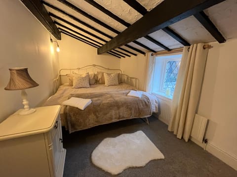 Scenic 2 bedroom Cottage Haus in Wakefield