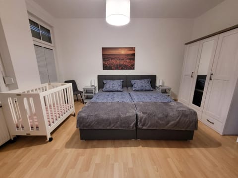 Bed, Photo of the whole room, Bedroom, cot