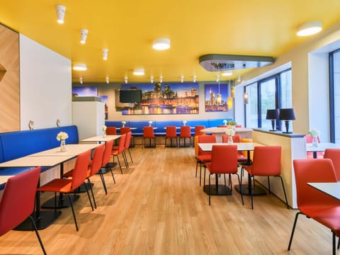 Lounge or bar, Breakfast