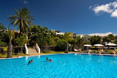 Day, People, Natural landscape, Pool view, Swimming pool, group of guests, sunbed