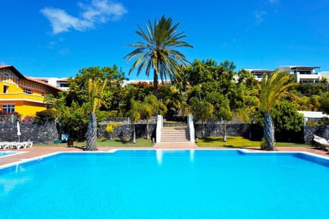 Property building, Spring, Day, Garden, Garden view, Pool view, Swimming pool, sunbed