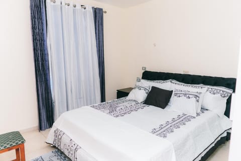 Luxury Two-bedroom with Pool & Hot-tub Apartment in Santo Domingo Este