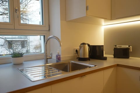 Coffee/tea facilities, Kitchen or kitchenette, stove, stove, toaster, kitchen, kitchen