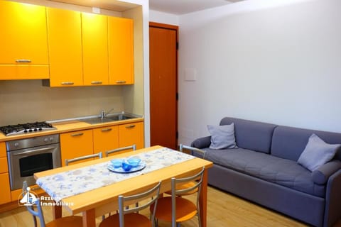 Property building, Kitchen or kitchenette, Living room