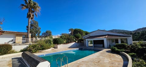 Property building, Day, Swimming pool