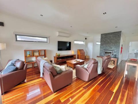 Seamount - Apollo Bay. Dogs - Wood Fire - Spa House in Apollo Bay