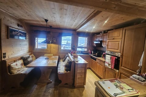 Beautiful chalet with fireplace - near park Apartment in Combloux