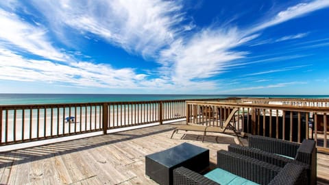 Patio, Day, Natural landscape, View (from property/room), Balcony/Terrace, Seating area, Beach, Sea view