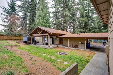 Bonney Lake Retreat Patio, Hot Tub and Mtn View! House in King County
