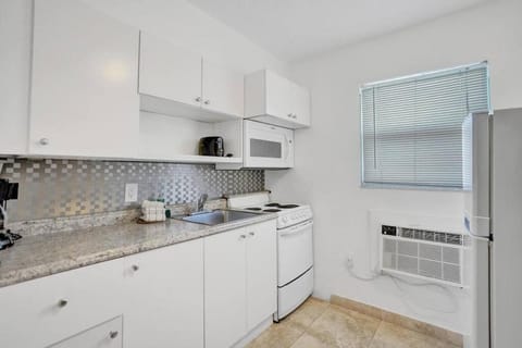 Waves Beach Town Spacious Studio Apartment For 4 People Apartment in Pompano Beach