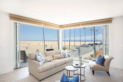 Luxury Oceanfront-Steps to Beach-Beautiful Sunset House in Balboa Peninsula