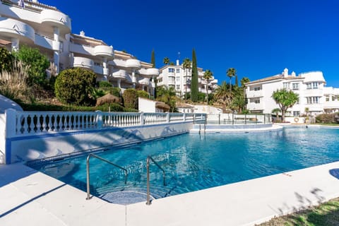 Property building, Day, Pool view, Swimming pool, sunbed