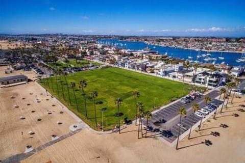 Oceanfront Luxury, Incredible Views and Sunsets Maison in Balboa Peninsula