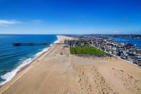 Oceanfront Luxury, Incredible Views and Sunsets Casa in Balboa Peninsula
