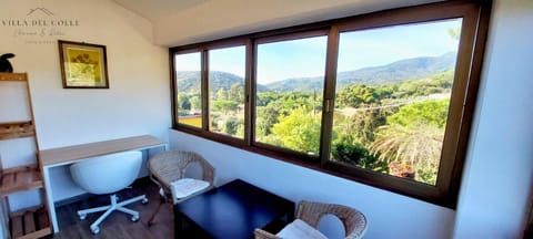 Day, Natural landscape, Living room, Seating area