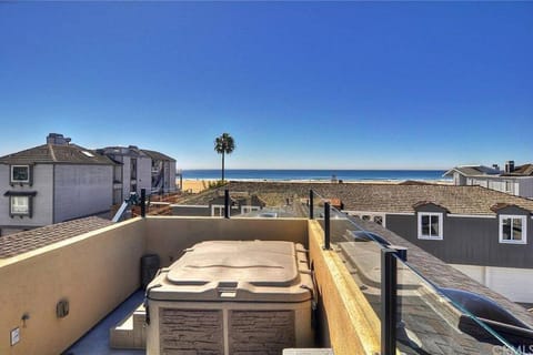 Steps from the Sand-Rooftop Spa-Incredible Views House in Balboa Peninsula