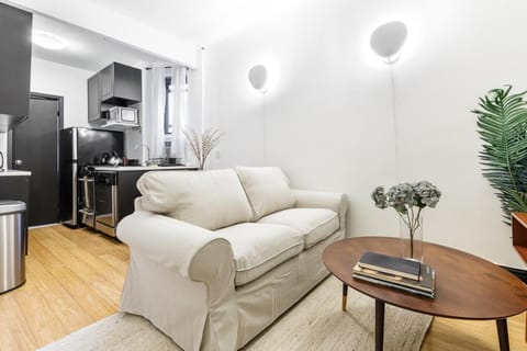 Apartment 190: Upper East Side Copropriété in Roosevelt Island